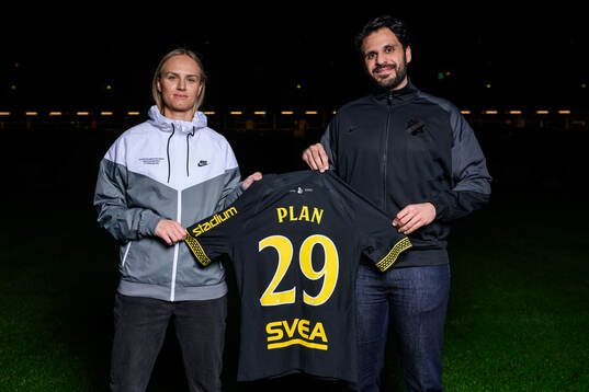 Matilda Plan och sportchef Zinar Spindari i samband med att