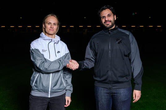 Matilda Plan och sportchef Zinar Spindari i samband med att