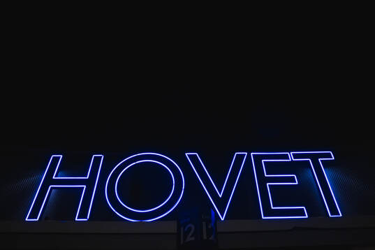 En skylt på Hovet