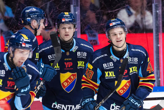 Djurgårdens August Berg och Arvid Costmar jublar