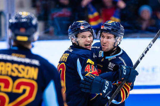 Djurgårdens August Berg och Arvid Costmar jublar