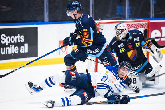 Karlskogas Tobias Sjökvist och Djurgårdens Hugo Blixt