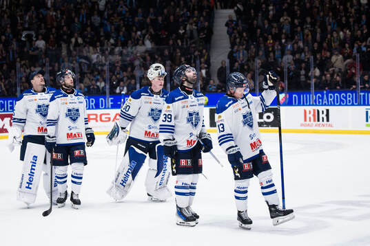 Karlskogas målvakt Samuel Jonsson, Stelio Mattheos  och