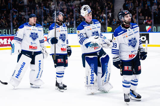 Karlskogas målvakt Samuel Jonsson och Stelio Mattheos