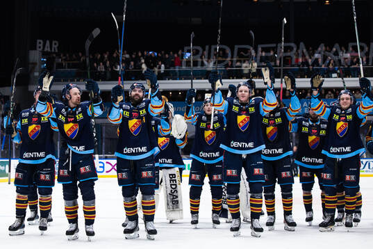Djurgårdens Daniel Brodin och Ludvig Rensfeldt jublar med