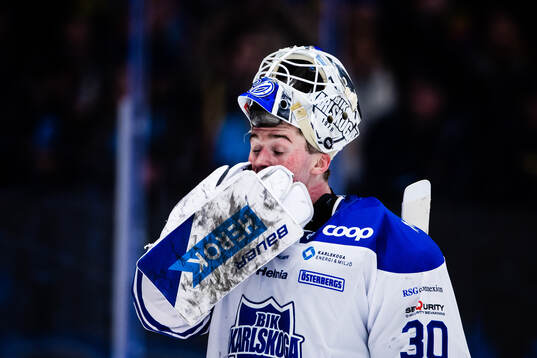 Karlskogas målvakt Samuel Jonsson deppar