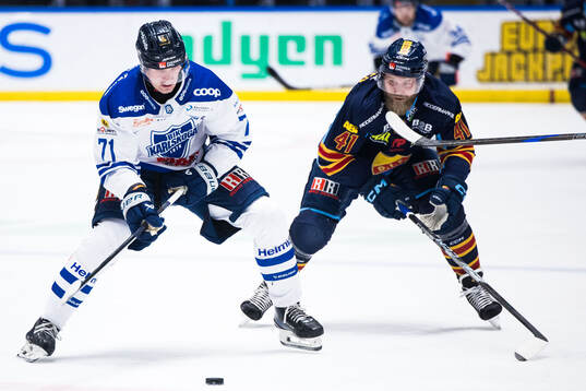 Karlskogas Eskild Bakke Olsen och Djurgårdens Patrick