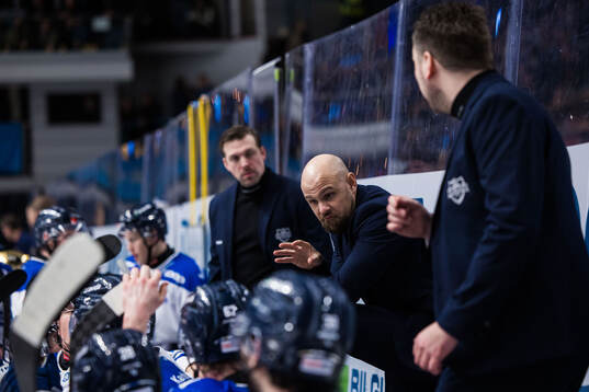Karlskogas tränare Dennis Hall
