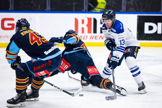 Djurgårdens Edvin Hammarlund och Karlskogas Hampus Plato