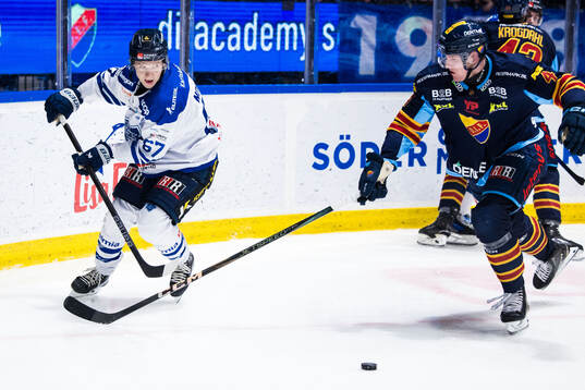 Karlskogas Jesper Norbäck och Djurgårdens Edvin Hammarlund
