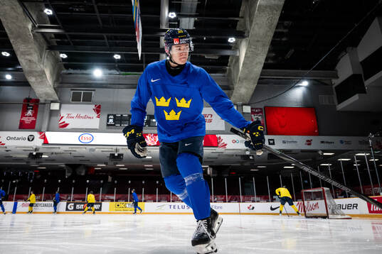 Bläddra bland fler bilder av 2025 IIHF World Junior Championship, day 2, Sweden, Morning Skate