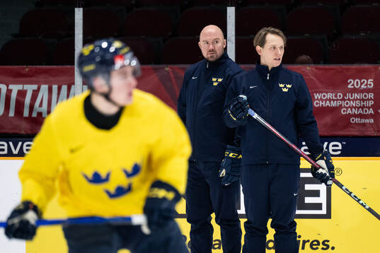Assistant coach Nicklas Grossmann and goaltender coach