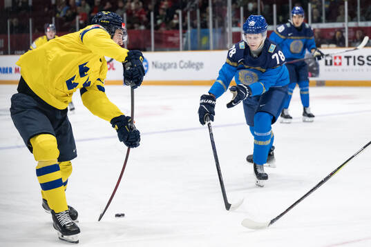 David Edstrom of Sweden and Aleksandr Migunov of Kazakhstan