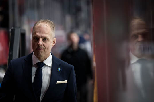 Head coach Magnus Hävelid of Sweden