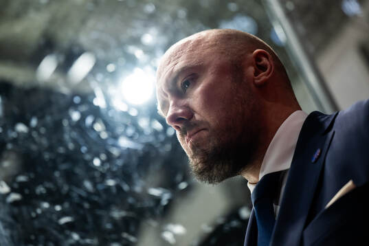 Assistant coach Nicklas Grossmann of Sweden