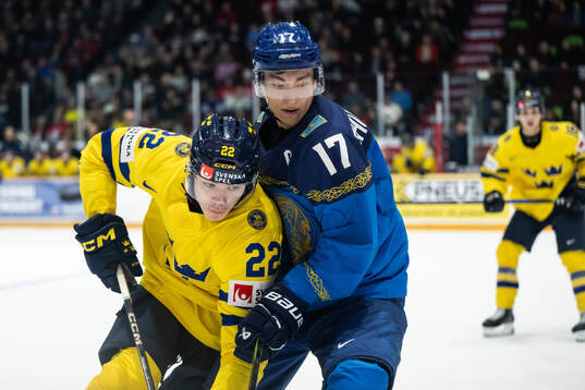 Anton Wahlberg of Sweden and Aslan Zhussupbekov of