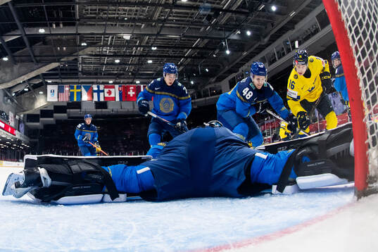 Danila Belyakov of Kazakhstan and Felix Unger Sörum of