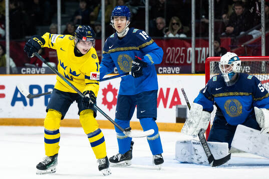 Isac Hedqvist of Sweden against Beiberys Orazov and