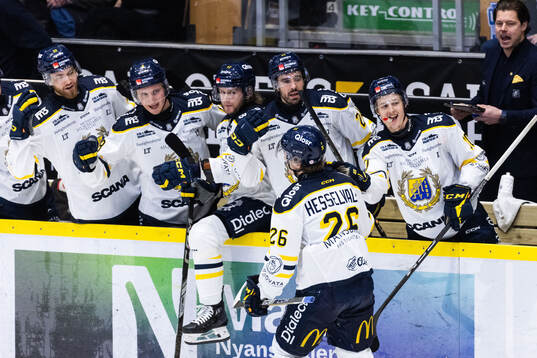 Södertäljes Filip Hesselvall jublar