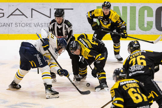 Södertäljes Nolan Stevens och Västerås Anton Johansson
