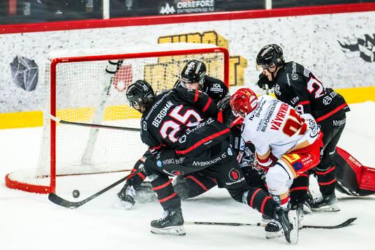Nybros Marcus Bergman och Kalmars Teemu Väyrynen