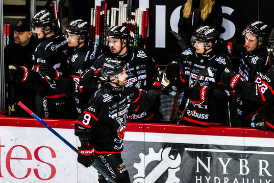 Nybros Eero Savilahti jublar