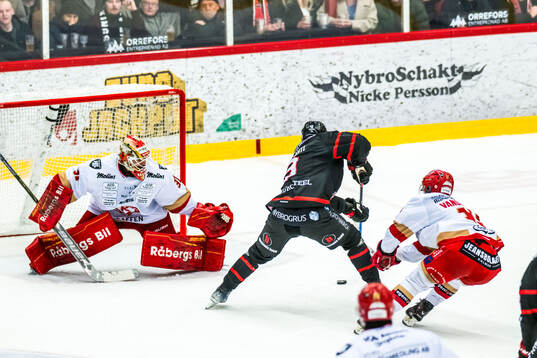 Kalmars målvakt Blake Pietila och Nybros Eero Savilahti
