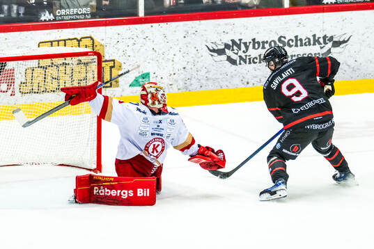 Kalmars målvakt Blake Pietila och Nybros Eero Savilahti