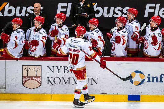 Kalmars John Dahlström jublar
