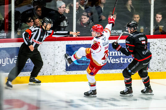 Kalmars John Dahlström jublar