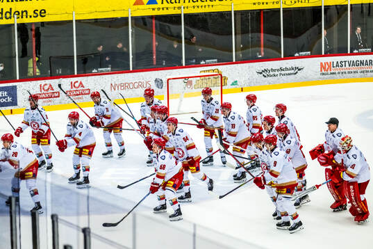Kalmars spelare jublar