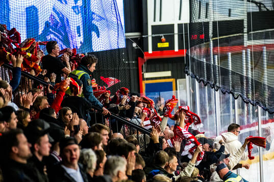 Kalmars supportrar jublar