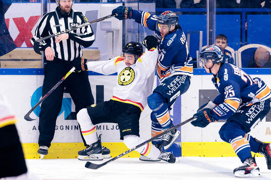 Brynäs Bobby Trivigno och Växjös Felix Robert