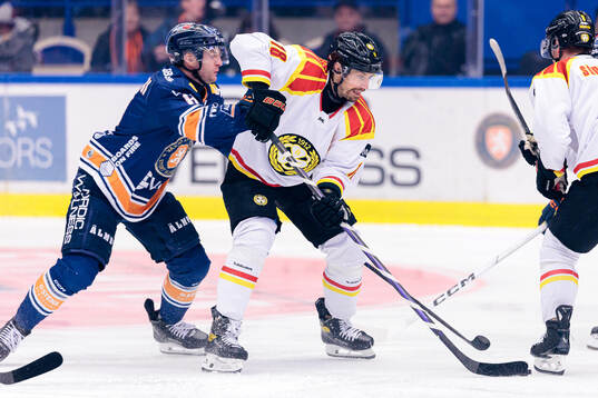 Växjös Zachary Giuttari och Brynäs Anton Rödin