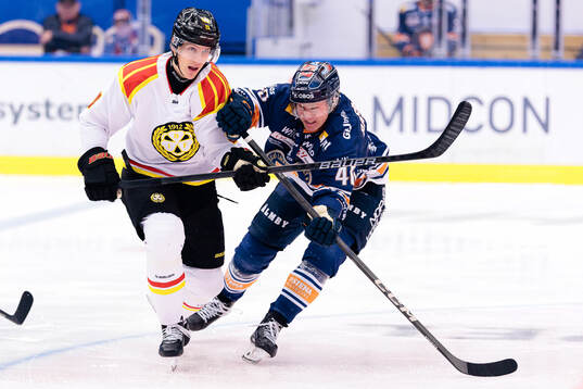 Brynäs Oskar Lindblom och Växjös Dennis Rasmussen