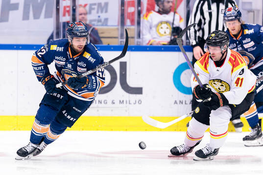 Växjös Manuel Ågren och Brynäs Greg Scott