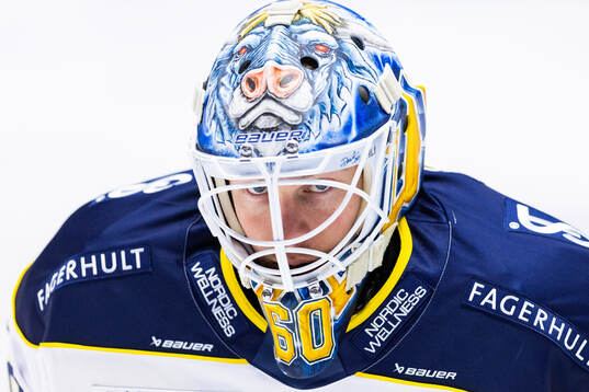 HV71s målvakt Hugo Alnefelt på uppvärmningen