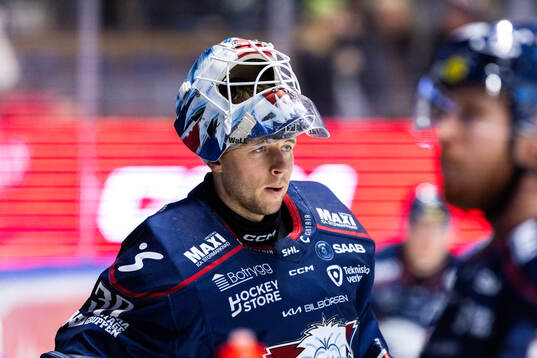 Linköpings målvakt Christian Heljanko på uppvärmningen