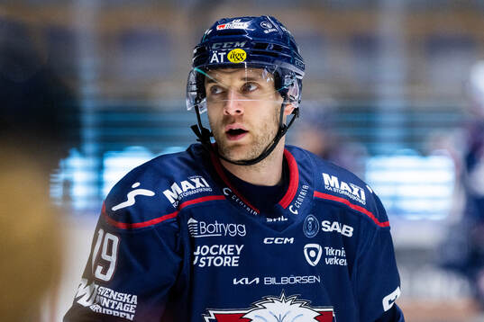 Linköpings Patrick Russell på uppvärmningen
