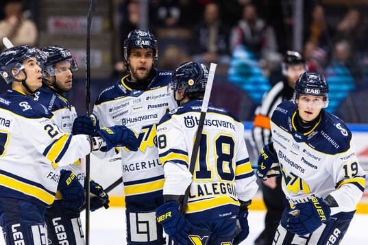 HV71s Henrik Borgström jublar med lagkamrater
