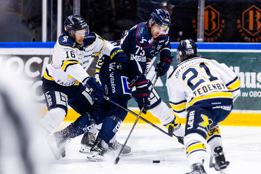 HV71s Tanner Kero och Linköpings Nicholas Shore