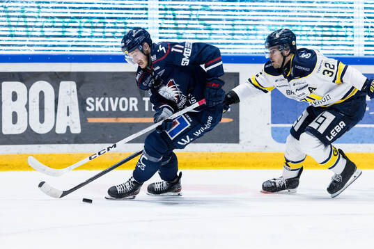 Linköpings Henrik Törnqvist och HV71s Oscar Engsund