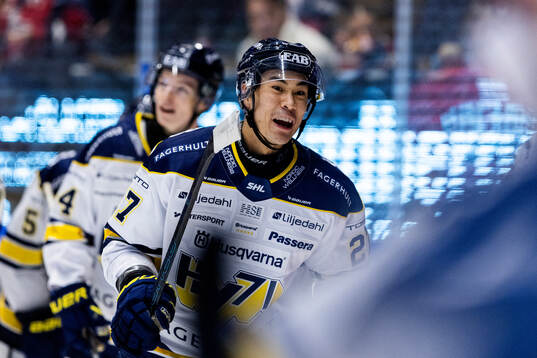 HV71s Jonathan Ang jublar