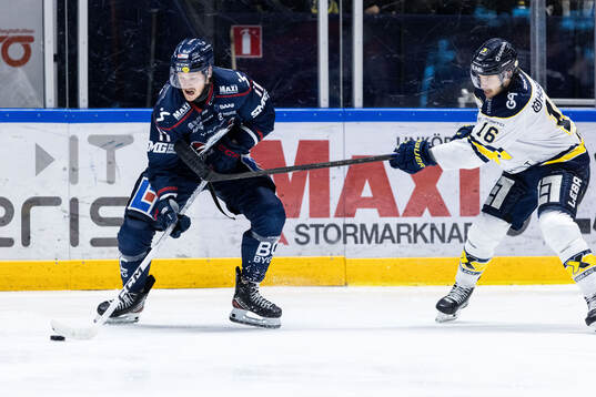 Linköpings Henrik Törnqvist och HV71s Tanner Kero
