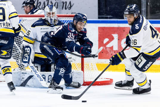 Linköpings Ty Rattie och HV71s Joona Luoto