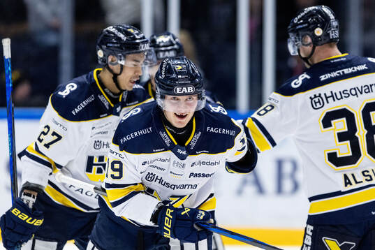 HV71s Henrik Borgström jublar