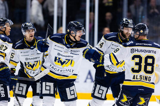 HV71s Henrik Borgström jublar med lagkamrater