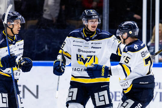 HV71s Henrik Borgström jublar med lagkamrater
