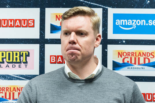 HV71s tränare Anton Blomqvist på presskonferensen