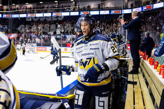 HV71s Jonathan Ang jublar